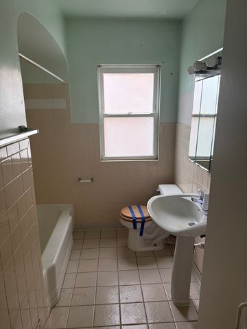 8313 S WABASH Avenue, Chicago, IL 60619