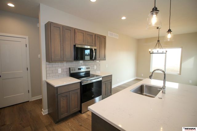 528 Woodsage Road, Seward, NE 68434