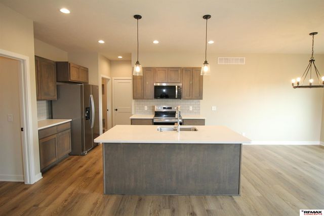 528 Woodsage Road, Seward, NE 68434