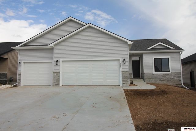 528 Woodsage Road, Seward, NE 68434