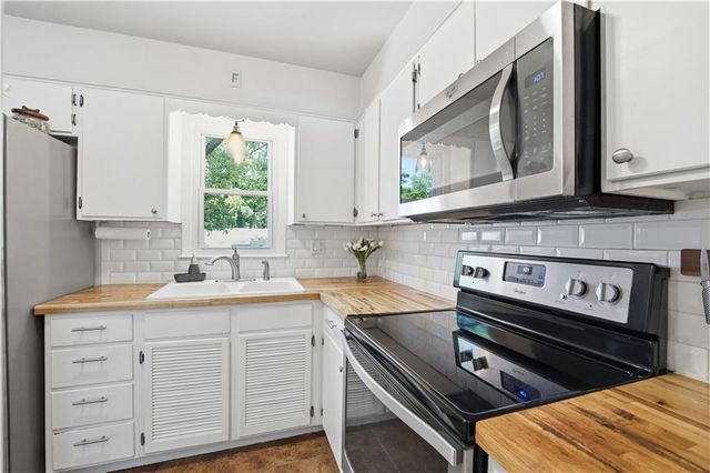 4013 S Spring Street, Independence, MO 64054