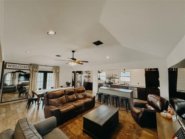610 SE 7th Street, Lexington, OK 73051