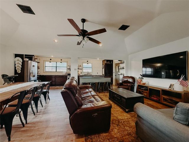610 SE 7th Street, Lexington, OK 73051