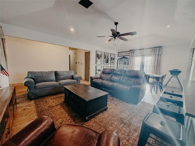 610 SE 7th Street, Lexington, OK 73051