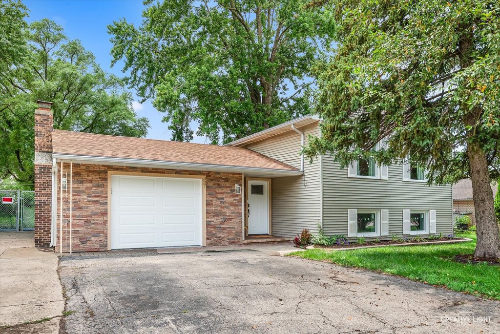 337 E Briarcliff Road, Bolingbrook, IL 60440
