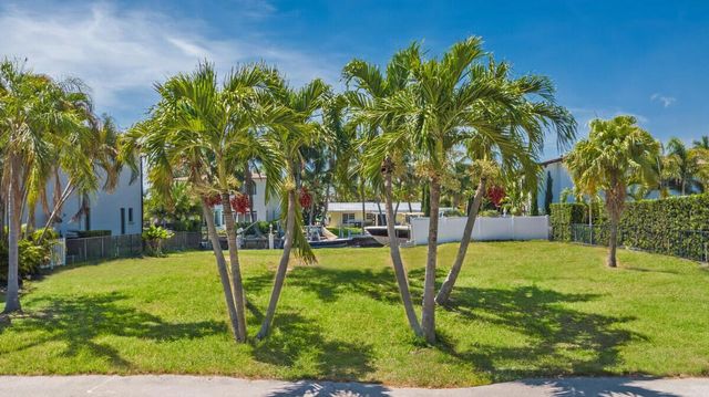 808 NE Bay Cove Street, Boca Raton, FL 33487