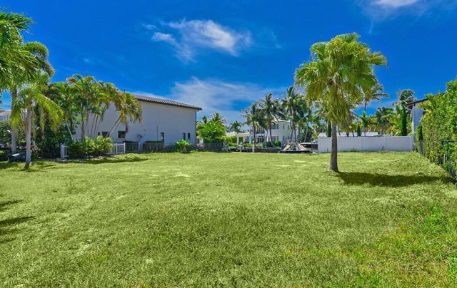 808 NE Bay Cove Street, Boca Raton, FL 33487