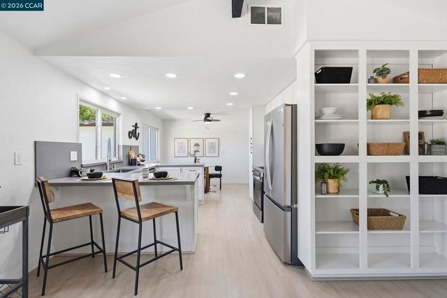 4295 Suzanne Dr, Pittsburg, CA 94565