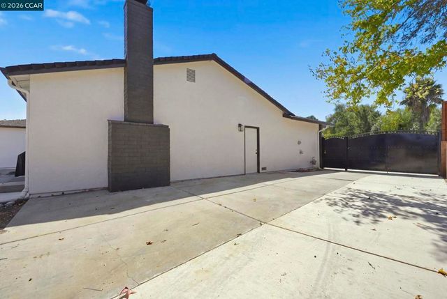 4295 Suzanne Dr, Pittsburg, CA 94565