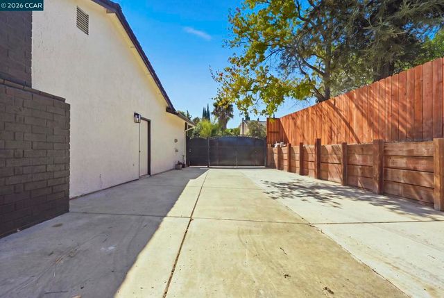 4295 Suzanne Dr, Pittsburg, CA 94565