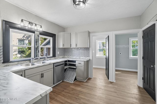 233 S Kenilworth Avenue, Lima, OH 45805