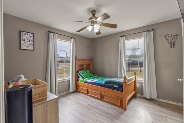 914 S Chatfield Street, Ennis, TX 75119