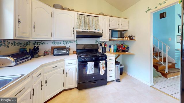 28 WASHINGTON AVE, Beverly, NJ 08010