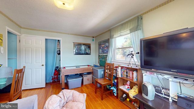 28 WASHINGTON AVE, Beverly, NJ 08010