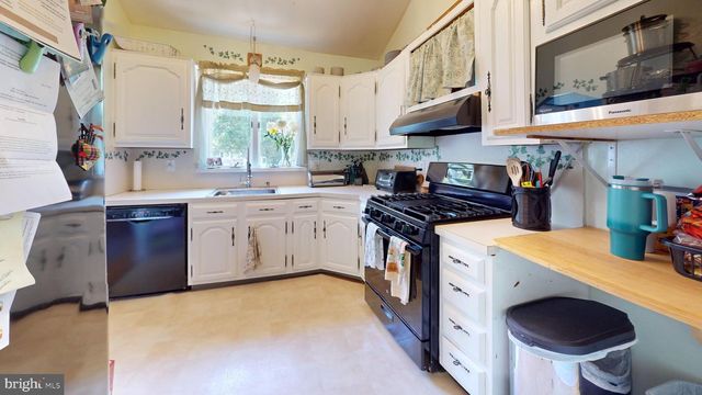 28 WASHINGTON AVE, Beverly, NJ 08010
