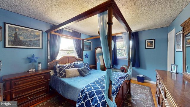 28 WASHINGTON AVE, Beverly, NJ 08010