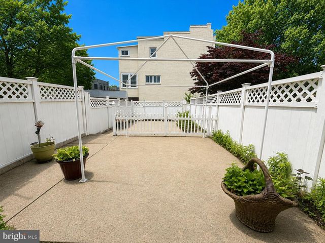 4303 3RD ST NW, Washington, DC 20011