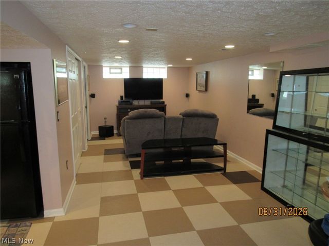 1733 E 238th Street, Euclid, OH 44117