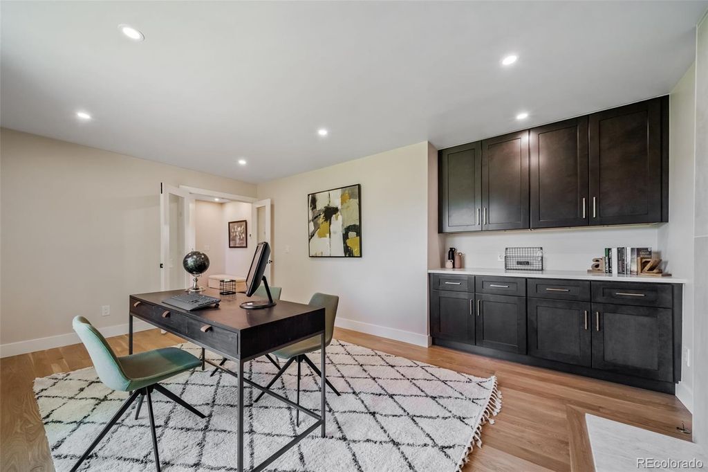 Image 12 of property listing at 22 N Ranch Road, Littleton, CO 80127