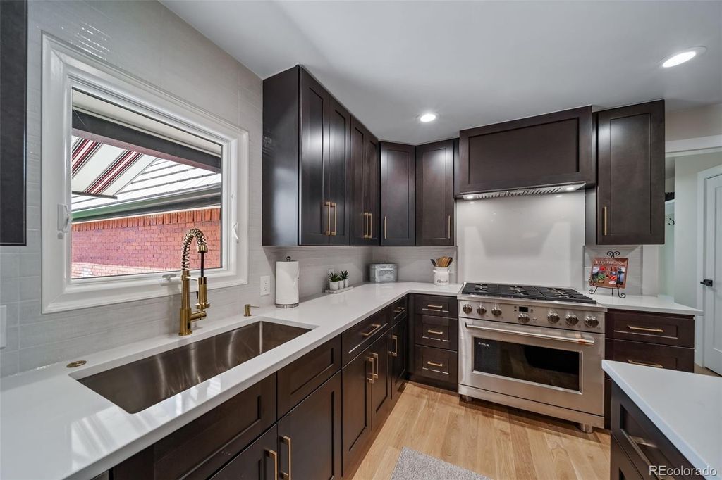 Image 14 of property listing at 22 N Ranch Road, Littleton, CO 80127