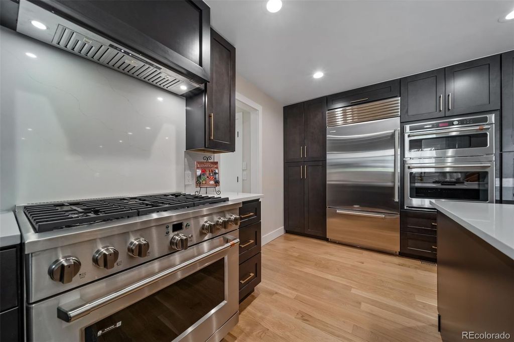 Image 15 of property listing at 22 N Ranch Road, Littleton, CO 80127