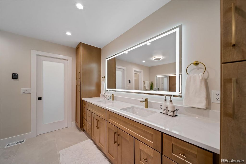 Image 20 of property listing at 22 N Ranch Road, Littleton, CO 80127