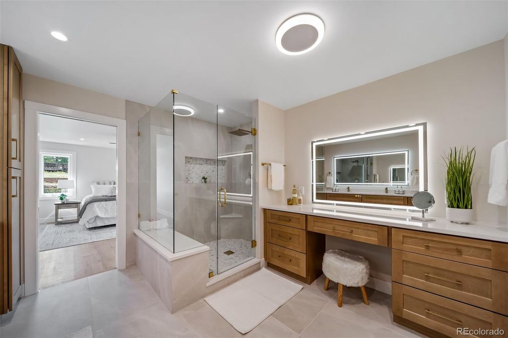 Image 21 of property listing at 22 N Ranch Road, Littleton, CO 80127