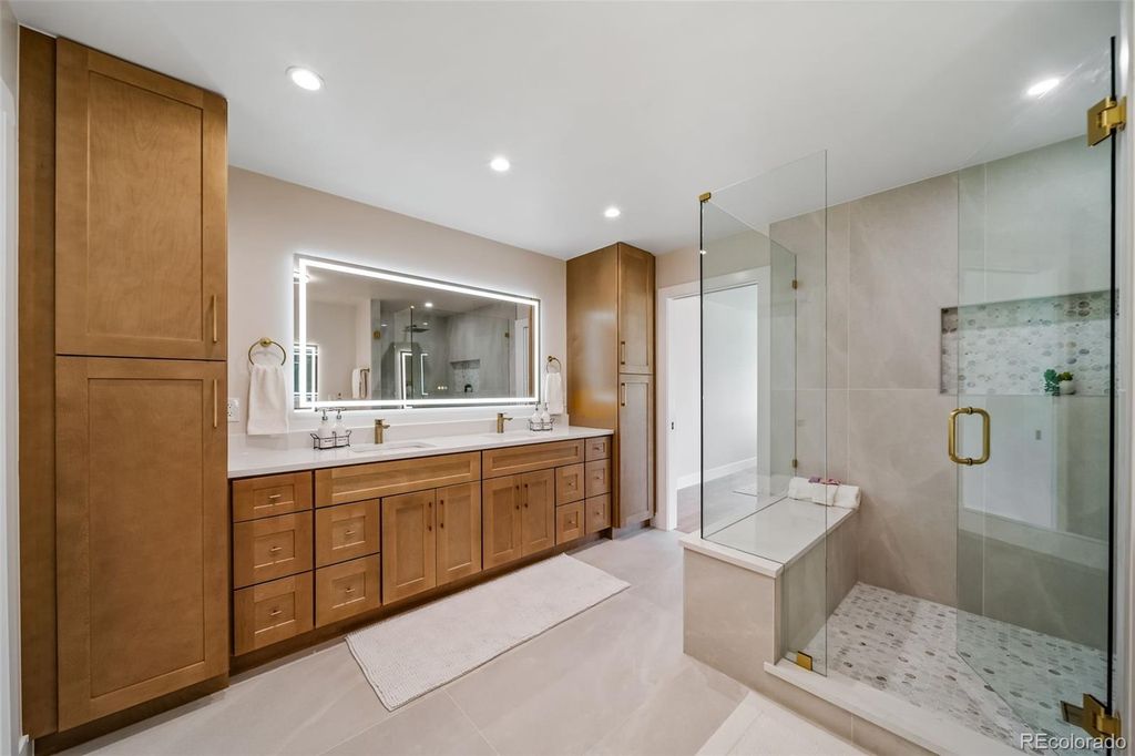 Image 22 of property listing at 22 N Ranch Road, Littleton, CO 80127