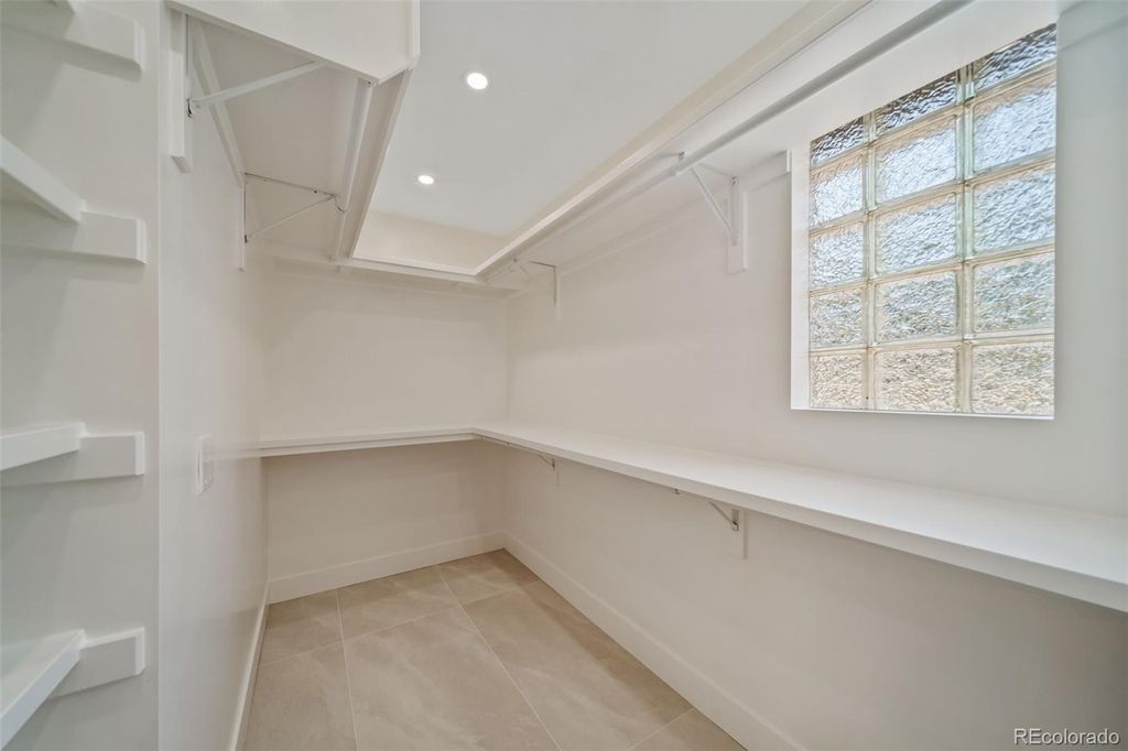 Image 23 of property listing at 22 N Ranch Road, Littleton, CO 80127