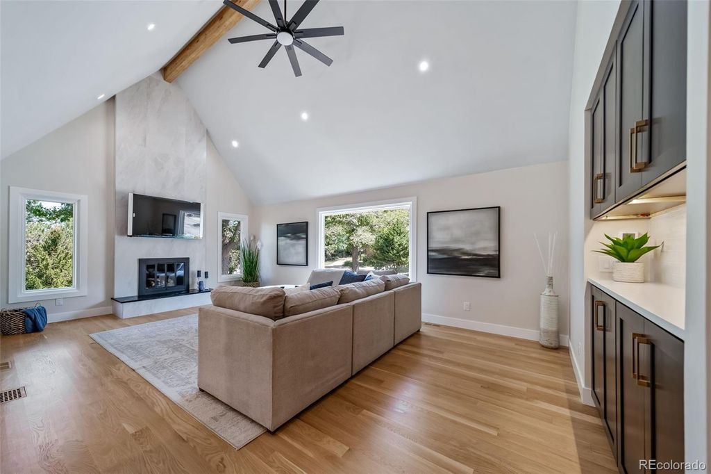 Image 4 of property listing at 22 N Ranch Road, Littleton, CO 80127