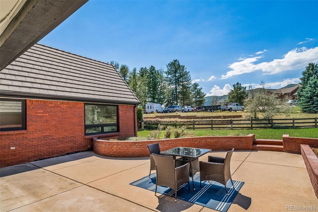Image 40 of property listing at 22 N Ranch Road, Littleton, CO 80127