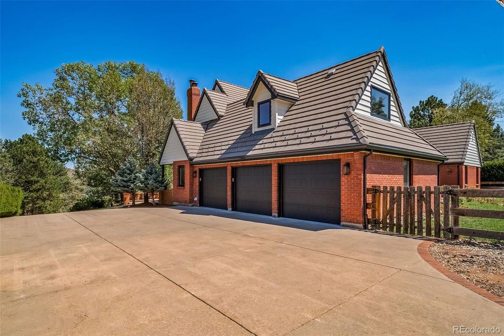 Image 41 of property listing at 22 N Ranch Road, Littleton, CO 80127
