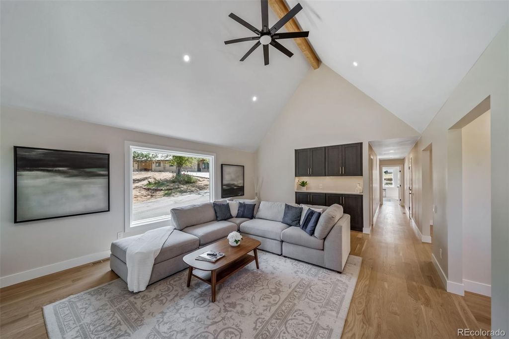 Image 7 of property listing at 22 N Ranch Road, Littleton, CO 80127