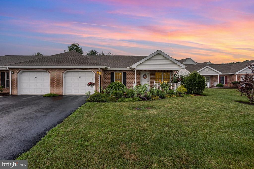 37 BLUE MOUNTAIN VIS, Mechanicsburg, PA 17050