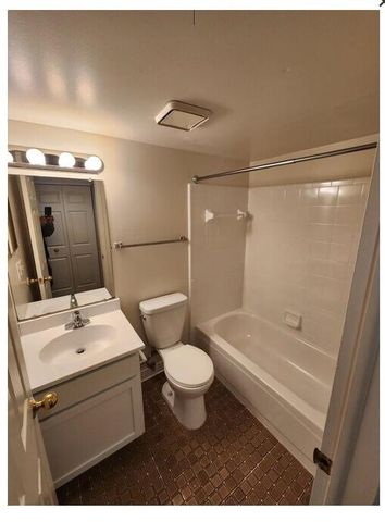 3805 Sparrow Wood Drive, Ann Arbor, MI 48108