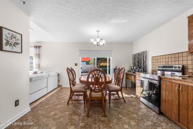 5214 Plume Dr, Louisville, KY 40258