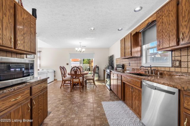 5214 Plume Dr, Louisville, KY 40258