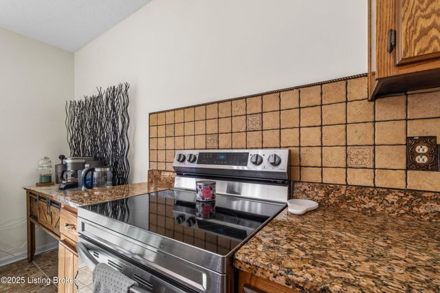 5214 Plume Dr, Louisville, KY 40258