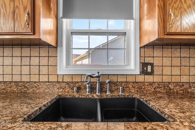 5214 Plume Dr, Louisville, KY 40258