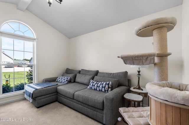 5214 Plume Dr, Louisville, KY 40258