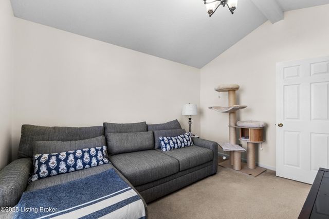 5214 Plume Dr, Louisville, KY 40258