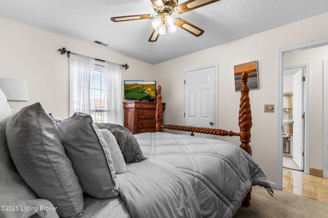 5214 Plume Dr, Louisville, KY 40258