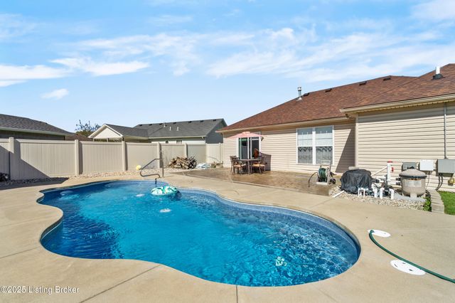 5214 Plume Dr, Louisville, KY 40258