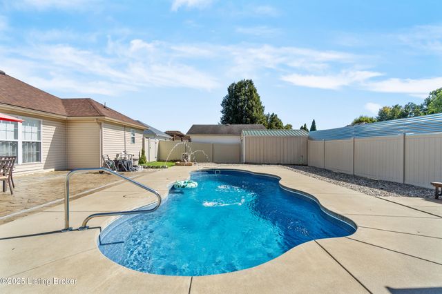 5214 Plume Dr, Louisville, KY 40258