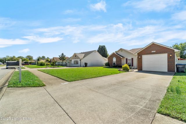 5214 Plume Dr, Louisville, KY 40258