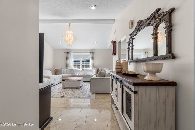 5214 Plume Dr, Louisville, KY 40258