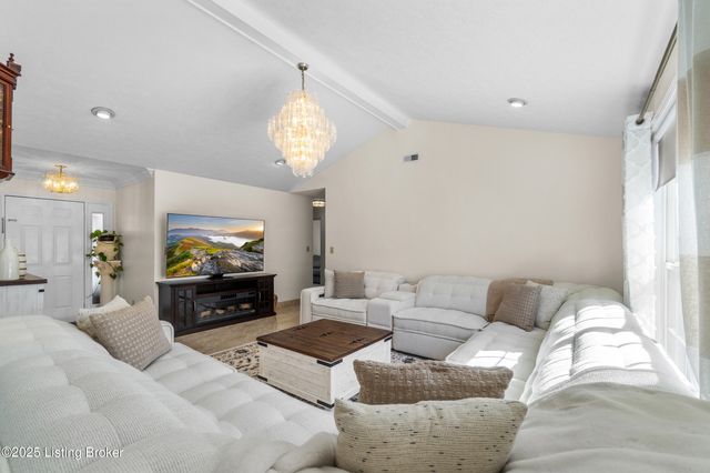 5214 Plume Dr, Louisville, KY 40258