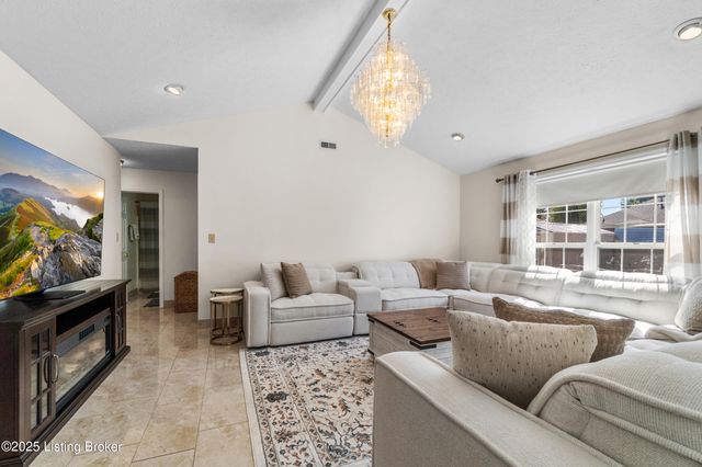 5214 Plume Dr, Louisville, KY 40258