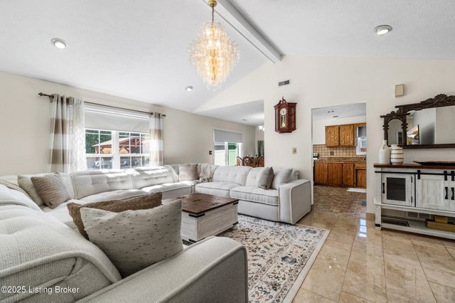 5214 Plume Dr, Louisville, KY 40258