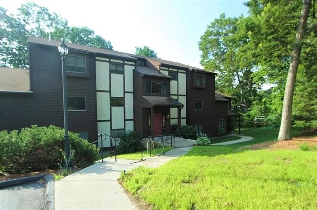 76 Highwood Dr 76, Franklin, MA 02038